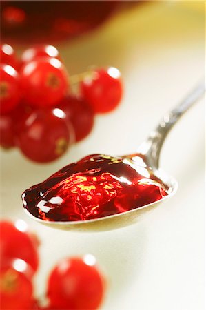 Redcurrant jelly on spoon Foto de stock - Sin royalties Premium, Código: 659-06155339