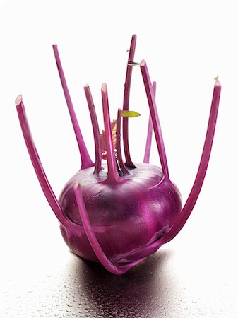 simsearch:659-03537797,k - A red kohlrabi Foto de stock - Sin royalties Premium, Código: 659-06155407