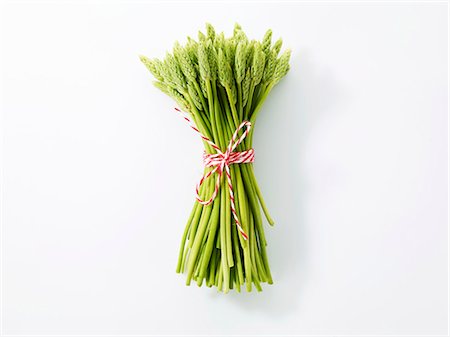 A bundle of wild asparagus Foto de stock - Sin royalties Premium, Código: 659-06155400