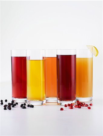 Various glasses of fruit juices Foto de stock - Sin royalties Premium, Código: 659-06155416