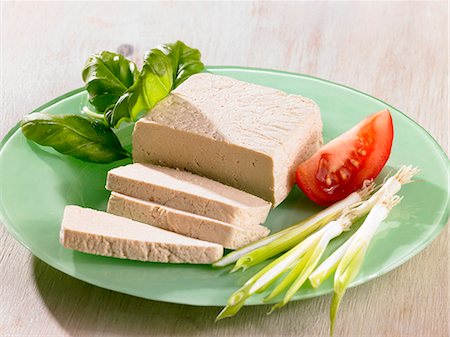Tofu with basil and vegetables on plate Stock Photo - Premium Royalty-Free, Code: 659-06155439