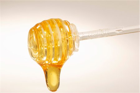 dripping - Honey dripping off an acrylic spoon Stock Photo - Premium Royalty-Free, Code: 659-06155507