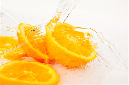 quartier d'orance - Tranches d'orange avec de l'eau Photographie de stock - Premium Libres de Droits, Code: 659-06155525
