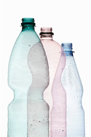 eau minérale - Trois bouteilles en plastique Photographie de stock - Premium Libres de Droits, Code: 659-06155555