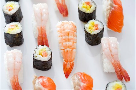 Various types of nigiri and maki sushi Foto de stock - Sin royalties Premium, Código: 659-06155566