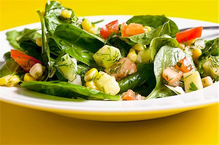 Spinach and sweetcorn salad with tomatoes, cucumber and dill Stock Photo - Premium Royalty-Free, Code: 659-06155587