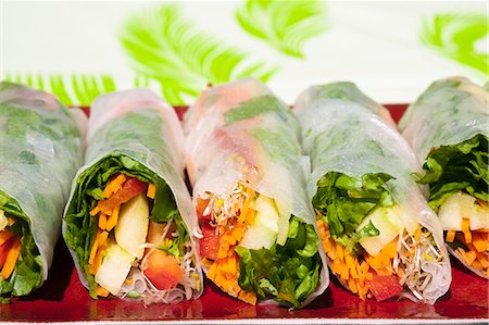 Rice paper rolls with vegetable filling Fotografie stock - Premium Royalty-Free, Codice: 659-06155588