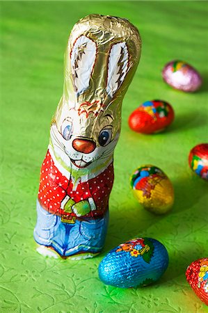 simsearch:659-06670903,k - Chocolat oeufs de Pâques Lapin et chocolat Photographie de stock - Premium Libres de Droits, Code: 659-06155581