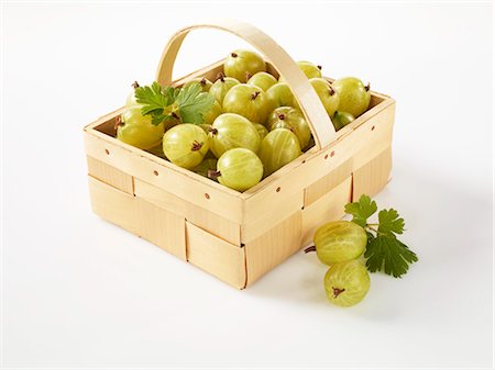 ribes grossularia - Gooseberries in a wooden basket Stock Photo - Premium Royalty-Free, Code: 659-06155664