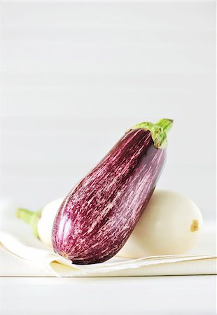 Two aubergines (purple and white) Stock Photo - Premium Royalty-Free, Code: 659-06155692