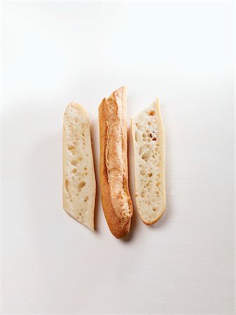 découpage - Une baguette tranchée Photographie de stock - Premium Libres de Droits, Code: 659-06155705