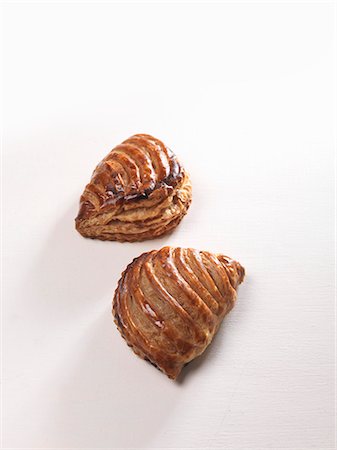 pasties - Two Apple Turnovers on White Plate Stock Photo - Premium Royalty-Free, Code: 659-06155718