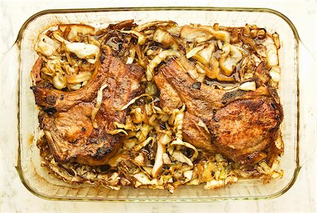 simsearch:659-08148046,k - Baked Pork Chop and Cabbage in Baking Dish Foto de stock - Sin royalties Premium, Código: 659-06155754