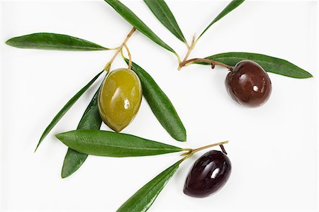 Three different olives and leaves Stock Photo - Premium Royalty-Free, Code: 659-06155804