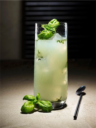 Gin and basil cocktail Stock Photo - Premium Royalty-Free, Code: 659-06155922