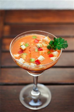 Gaspacho dans un verre à cocktail Photographie de stock - Premium Libres de Droits, Code: 659-06155950