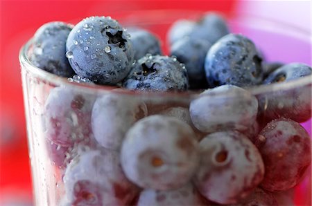 simsearch:659-07739646,k - Freshly washed blueberries in a glass (close up) Foto de stock - Sin royalties Premium, Código: 659-06155952