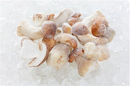 Frozen porcini mushrooms Foto de stock - Sin royalties Premium, Código: 659-06155973