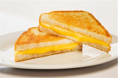 pan tostado - Grilled Cheese Sandwich with Orange Cheese; Halved and Stacked Foto de stock - Sin royalties Premium, Código: 659-06156020