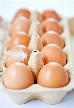 simsearch:659-07068658,k - Ten eggs in an egg box Foto de stock - Sin royalties Premium, Código: 659-06151125