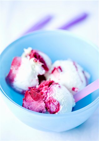 Mixed ice cream in a plastic bowl Foto de stock - Sin royalties Premium, Código: 659-06151127