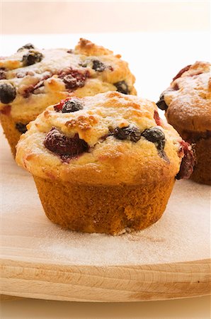 Berry muffins (close-up) Foto de stock - Sin royalties Premium, Código: 659-06151226