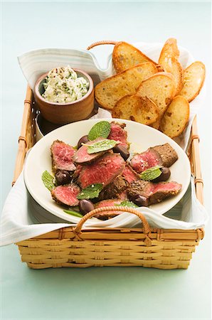 simsearch:659-08512927,k - Lamb fillet with olives and mint (Greece) Fotografie stock - Premium Royalty-Free, Codice: 659-06151232