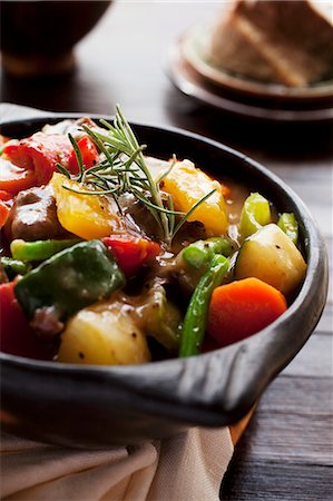 estofado - Beef and vegetable stew Foto de stock - Sin royalties Premium, Código: 659-06151270