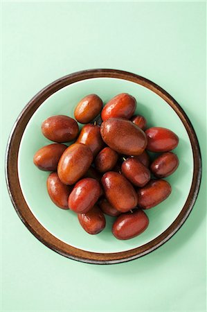 simsearch:659-06184140,k - Fruits de jujube dans un bol, vus d'en haut Photographie de stock - Premium Libres de Droits, Code: 659-06151296