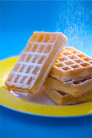 sugar sprinkling food photography - Sprinkling waffles with icing sugar Stock Photo - Premium Royalty-Free, Code: 659-06151327