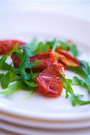 sundried tomato - Dried tomatoes with rocket Foto de stock - Sin royalties Premium, Código: 659-06151330