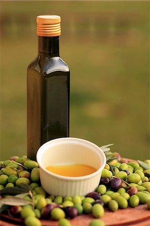 fat type - Cold-pressed olive oil and olives, Perugia, Umbria, Italy Stock Photo - Premium Royalty-Free, Code: 659-06151378