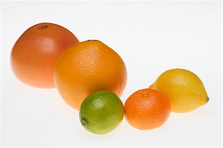 simsearch:659-08905227,k - Various types of citrus fruit Foto de stock - Sin royalties Premium, Código: 659-06151383