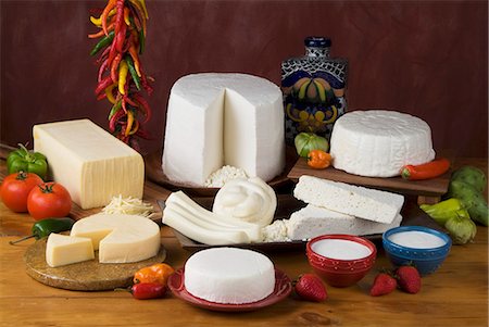 fresh cheese - Divers fromages hispaniques Photographie de stock - Premium Libres de Droits, Code: 659-06151436