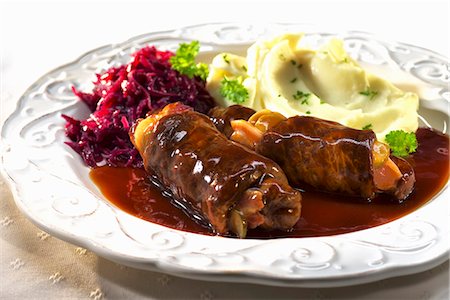 pure - Beef roulade with red cabbage and mashed potatoes Foto de stock - Sin royalties Premium, Código: 659-06151465