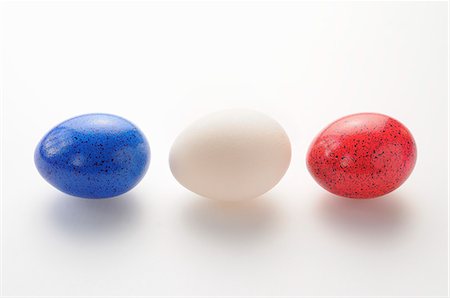 simsearch:614-09017908,k - A white egg between two coloured eggs Stock Photo - Premium Royalty-Free, Code: 659-06151491