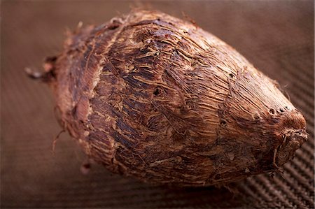 simsearch:659-06372734,k - Malanga root (close-up) Foto de stock - Sin royalties Premium, Código: 659-06151564