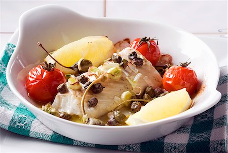 simsearch:659-09124680,k - Oven-baked cod in a lemon sauce Foto de stock - Royalty Free Premium, Número: 659-06151646