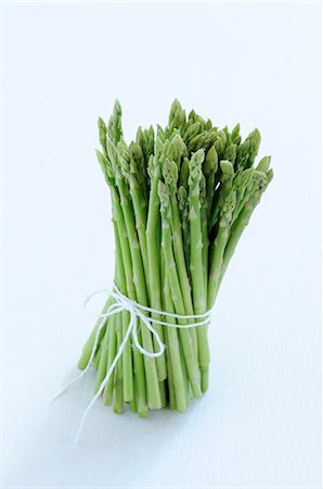 simsearch:659-07610379,k - Tips of Bundled Asparagus Stock Photo - Premium Royalty-Free, Code: 659-06151652