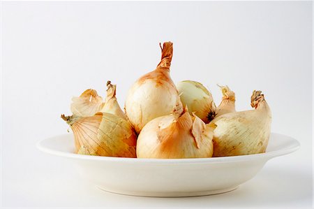 simsearch:659-06901573,k - Onions in a deep dish Foto de stock - Sin royalties Premium, Código: 659-06151698