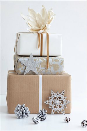 regalo de navidad - Christmas gifts, stacked Foto de stock - Sin royalties Premium, Código: 659-06151747