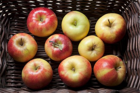 simsearch:659-08903636,k - Mitsu apples at the market in New Jersey (USA) Foto de stock - Royalty Free Premium, Número: 659-06151827