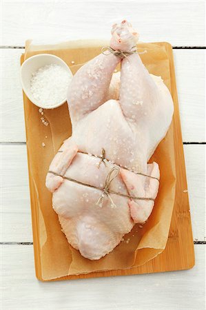 simsearch:659-08897136,k - Prêt-à-rôti de poulet Photographie de stock - Premium Libres de Droits, Code: 659-06151925