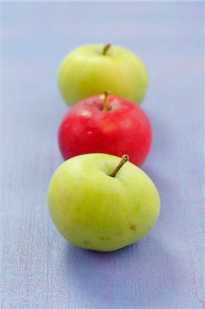 simsearch:649-06717497,k - Three apples (two green, one red) Stock Photo - Premium Royalty-Free, Code: 659-06151921