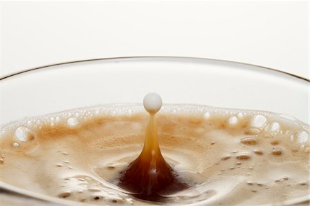 Cream dropping into coffee (close up) Stock Photo - Premium Royalty-Free, Code: 659-06152047