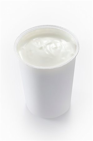 simsearch:659-03537241,k - Yogurt in a plastic cup Foto de stock - Royalty Free Premium, Número: 659-06152051