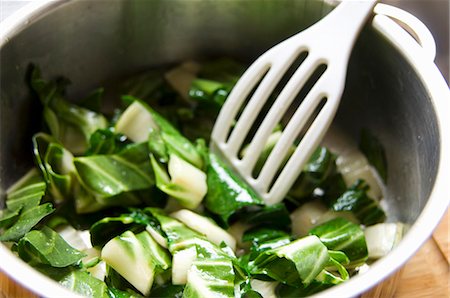 Chard being fried Foto de stock - Sin royalties Premium, Código: 659-06152161