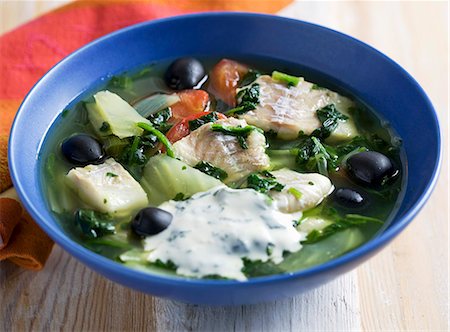 simsearch:659-08147870,k - Fish soup with spinach, olives and basil yogurt Fotografie stock - Premium Royalty-Free, Codice: 659-06152196