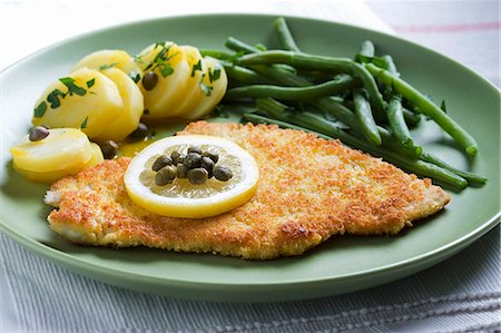 simsearch:659-08903278,k - Bread turkey escalope with potatoes, capers and beans Stock Photo - Premium Royalty-Free, Code: 659-06152211