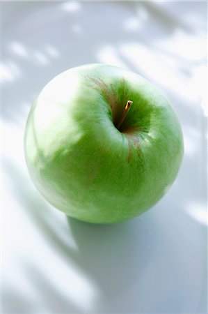 simsearch:659-06187916,k - A green apple Foto de stock - Sin royalties Premium, Código: 659-06152238